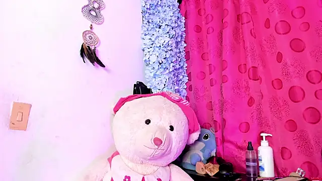 Snapshot of samy_foox chatting on 06-18-26, 07:18 samy foox online show from 06-18-26, 07:18