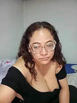 Snapshot of skarleth001 chatting on 02-14-25, 05:41 skarleth001 online show from 02-14-25, 05:41