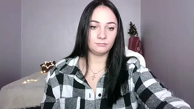 Snapshot of Emelyblum chatting on 01-16-25, 04:17 Emelyblum online show from 01-16-25, 04:17