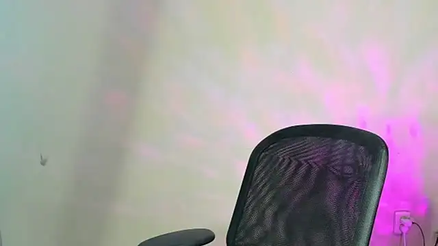 Snapshot of EvaaMillerr99 chatting on 02-06-25, 10:00 EvaaMillerr99 online show from 02-06-25, 10:00