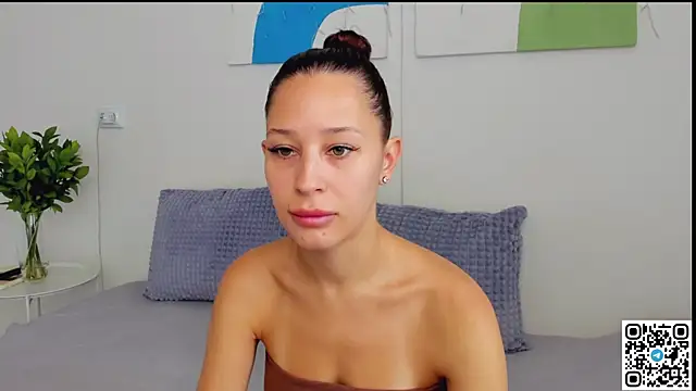 Snapshot of SelenaRousey chatting on 07-04-26, 06:30 SelenaRousey online show from 07-04-26, 06:30