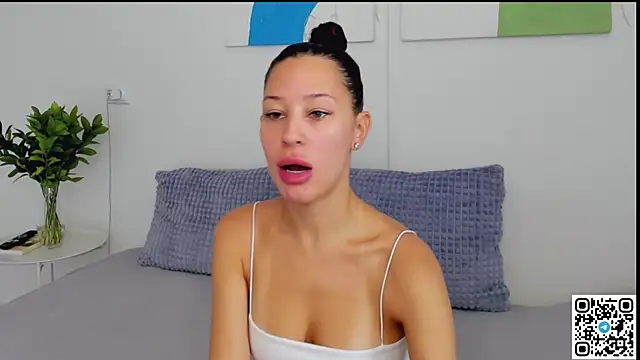 Snapshot of SelenaRousey chatting on 07-12-26, 07:21 SelenaRousey online show from 07-12-26, 07:21