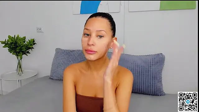 Snapshot of SelenaRousey chatting on 08-02-26, 07:07 SelenaRousey online show from 08-02-26, 07:07