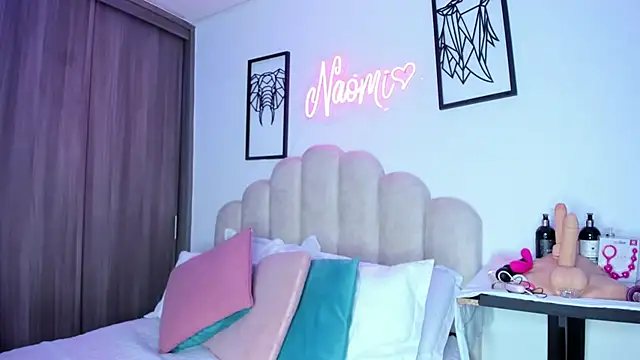 Snapshot of NaomiAsha chatting on 04-22-26, 12:39 NaomiAsha online show from 04-22-26, 12:39