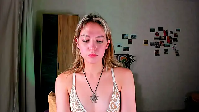 Snapshot of Niky__Jess chatting on 12-16-24, 11:22 Niky Jess online show from 12-16-24, 11:22