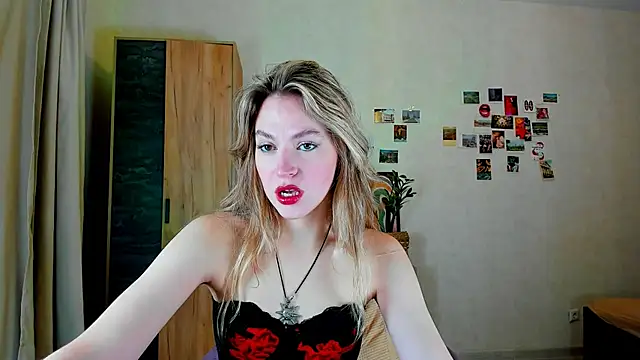 Snapshot of Niky__Jess chatting on 12-17-24, 05:18 Niky Jess online show from 12-17-24, 05:18