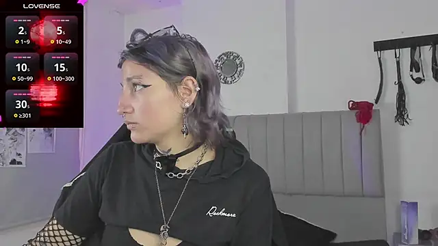 SukiFuyu  online show from 03-06-25, 12:19