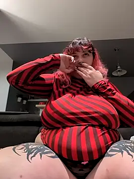 LadyRochester online show from 10-25-25, 01:13