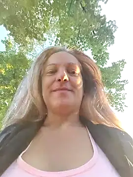 Snapshot of Dark_Angel_22 chatting on 06-18-26, 04:35 Dark Angel 22 online show from 06-18-26, 04:35