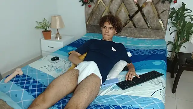 Snapshot of nickolas_moon chatting on 12-16-24, 01:21 nickolas moon online show from 12-16-24, 01:21