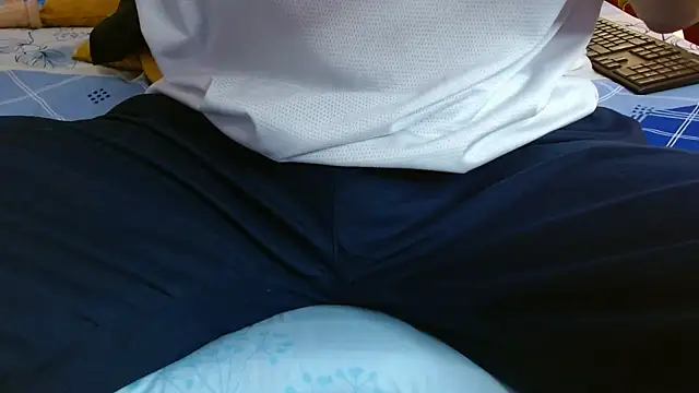 Snapshot of nickolas_moon chatting on 12-26-24, 06:43 nickolas moon online show from 12-26-24, 06:43