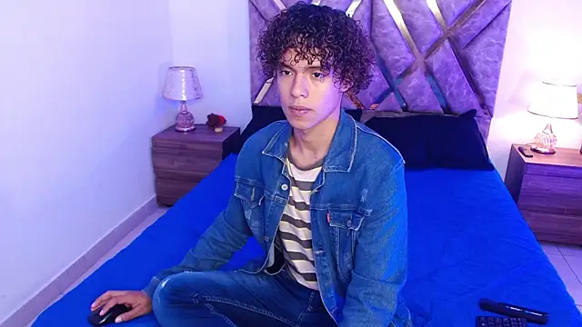 Snapshot of nickolas_moon chatting on 09-12-25, 02:50 nickolas moon online show from 09-12-25, 02:50