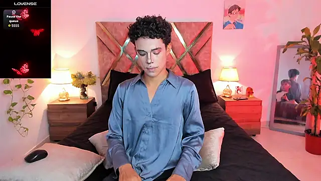 Snapshot of nickolas_moon chatting on 11-01-25, 12:01 nickolas moon online show from 11-01-25, 12:01