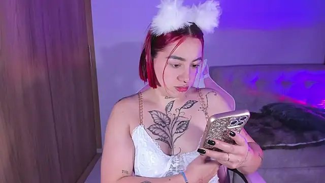 Snapshot of annika_taylor chatting on 02-26-25, 12:38 annika taylor online show from 02-26-25, 12:38