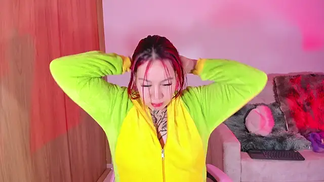 Snapshot of annika_taylor chatting on 03-22-25, 01:32 annika taylor online show from 03-22-25, 01:32