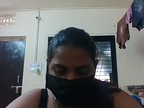Snapshot of Hotmilfxox chatting on 05-16-26, 08:22 Hotmilfxox online show from 05-16-26, 08:22