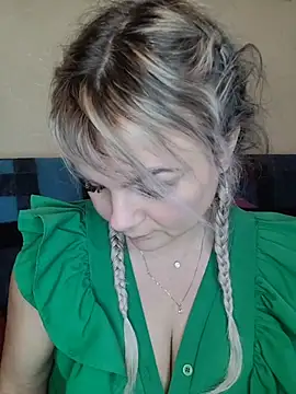 Snapshot of candy_queeen chatting on 12-02-25, 08:19 candy queeen online show from 12-02-25, 08:19