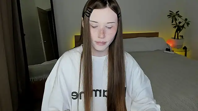 Snapshot of Stella_Sunny chatting on 07-15-26, 08:03 Stella Sunny online show from 07-15-26, 08:03