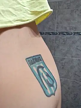 Snapshot of solangeyaelok1 chatting on 02-17-25, 01:32 solangeyaelok1 online show from 02-17-25, 01:32