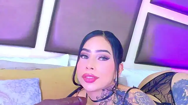 GiahDaniels online show from 05-21-26, 04:08
