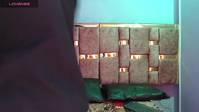 ling ling24 online show from 01-20-25, 04:21