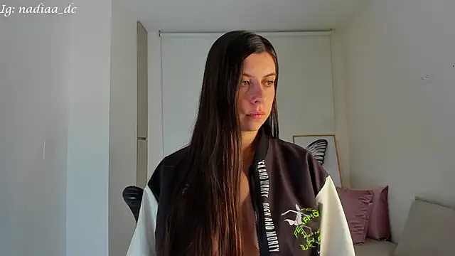 Nadiaa  online show from 01-22-25, 04:02