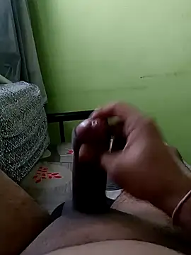 Snapshot of hornycharlie04 chatting on 01-25-25, 09:04 hornycharlie04 online show from 01-25-25, 09:04