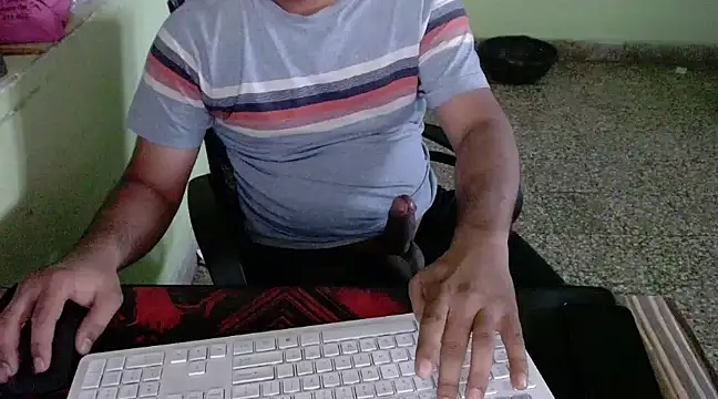 Snapshot of hornycharlie04 chatting on 02-20-25, 11:53 hornycharlie04 online show from 02-20-25, 11:53