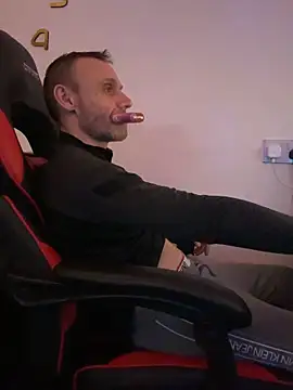 Snapshot of bigkeven4 chatting on 12-22-25, 08:28 bigkeven4 online show from 12-22-25, 08:28