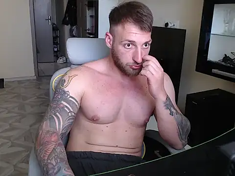 Snapshot of Alusca chatting on 05-16-26, 10:47 Alusca online show from 05-16-26, 10:47