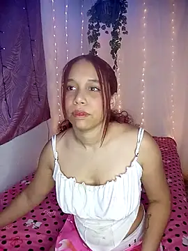 Snapshot of emma-19- chatting on 05-07-26, 06:52 emma-19- online show from 05-07-26, 06:52