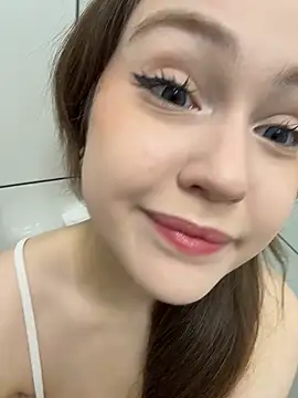 Snapshot of Peachy_Dream chatting on 05-14-26, 08:48 Peachy Dream online show from 05-14-26, 08:48