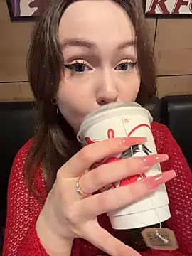 Snapshot of Peachy_Dream chatting on 05-19-26, 04:57 Peachy Dream online show from 05-19-26, 04:57