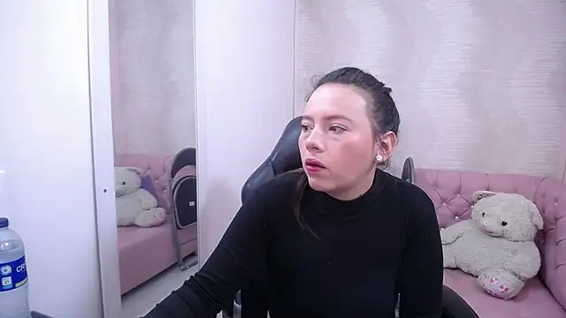 lauraguzman online show from 03-12-25, 03:02