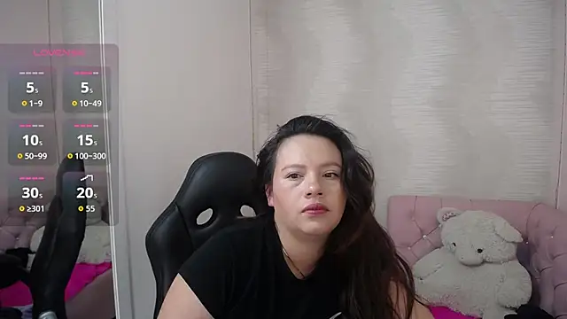 lauraguzman online show from 09-24-25, 03:21