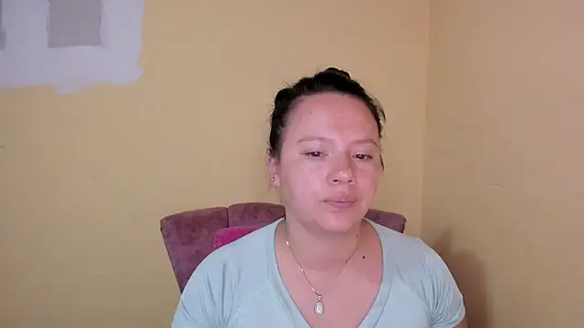 lauraguzman online show from 07-18-26, 04:16