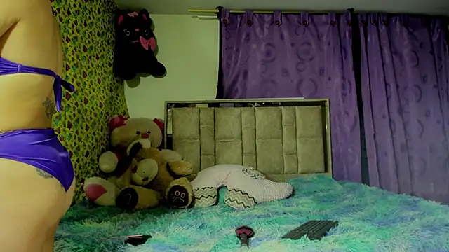 Snapshot of alanaanddaphne chatting on 04-24-26, 03:31 alanaanddaphne online show from 04-24-26, 03:31