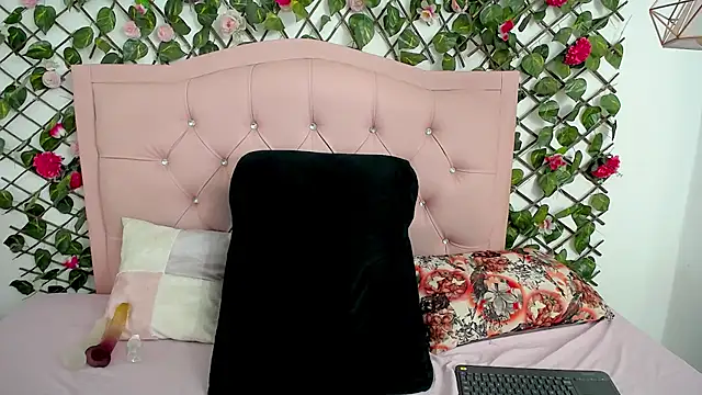 Snapshot of LucyCute_1 chatting on 07-15-26, 03:39 LucyCute 1 online show from 07-15-26, 03:39