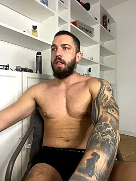 LoveIsBlind  online show from 10-04-25, 07:39