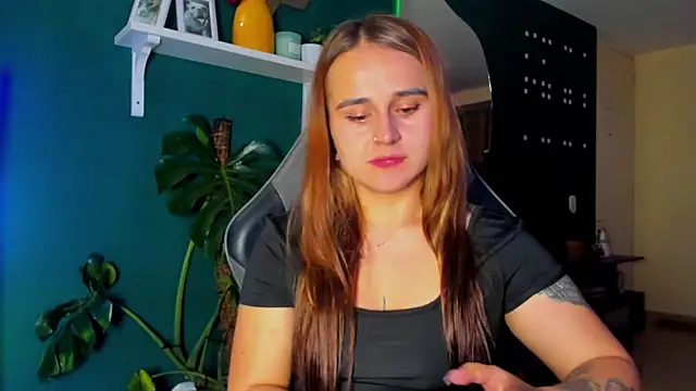 Snapshot of evy_orange1 chatting on 06-16-26, 01:30 evy orange1 online show from 06-16-26, 01:30