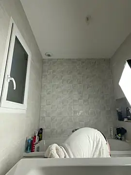 Snapshot of Giuliana_baby chatting on 04-23-26, 04:35 Giuliana baby online show from 04-23-26, 04:35