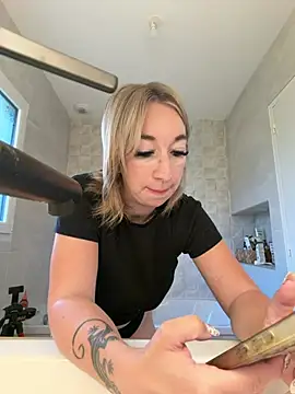 Snapshot of Giuliana_baby chatting on 05-01-26, 05:34 Giuliana baby online show from 05-01-26, 05:34