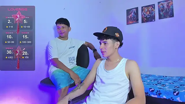 Snapshot of Alexander_and_Xiao chatting on 06-19-26, 12:04 Alexander and Xiao online show from 06-19-26, 12:04