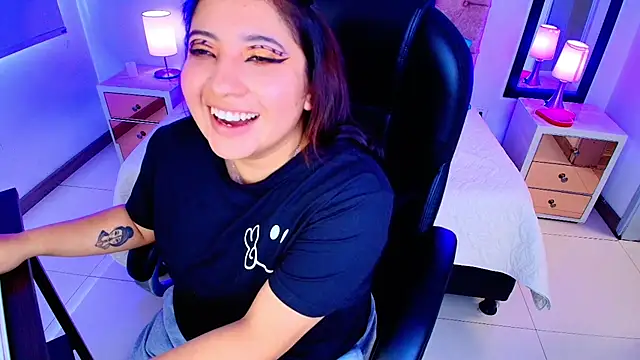 Emma monserrat online show from 11-14-25, 07:34