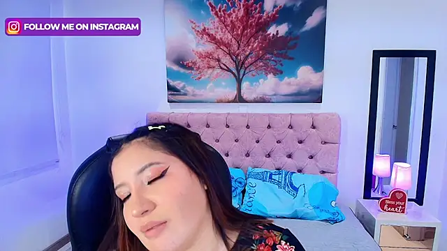 Emma monserrat online show from 01-06-26, 07:39