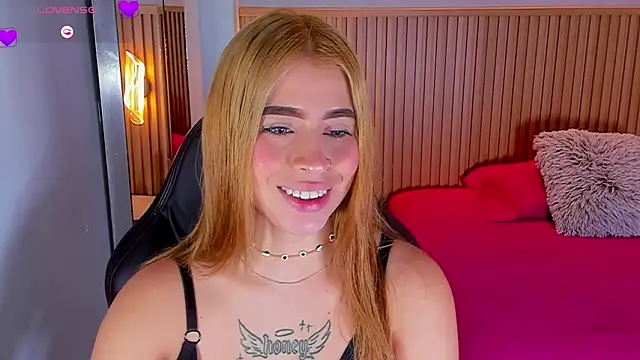 Snapshot of LUCYAMARS1 chatting on 10-23-25, 12:15 LUCYAMARS1 online show from 10-23-25, 12:15