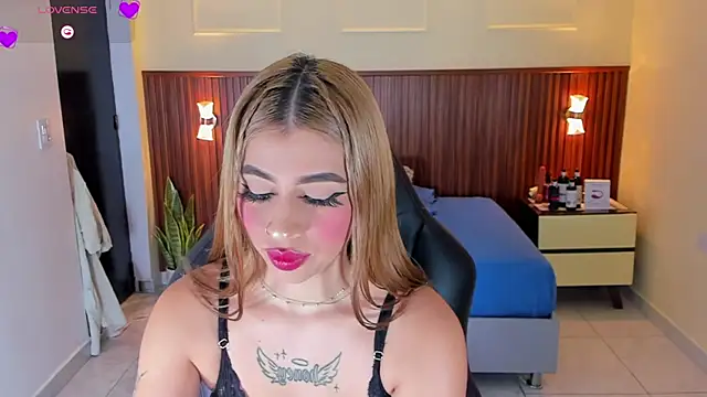 Snapshot of LUCYAMARS1 chatting on 11-26-25, 01:01 LUCYAMARS1 online show from 11-26-25, 01:01