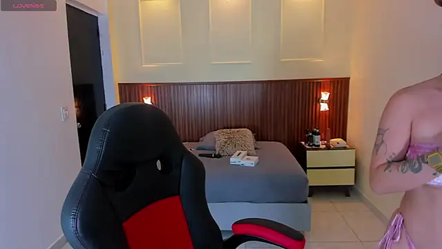 Snapshot of LUCYAMARS1 chatting on 11-27-25, 12:40 LUCYAMARS1 online show from 11-27-25, 12:40