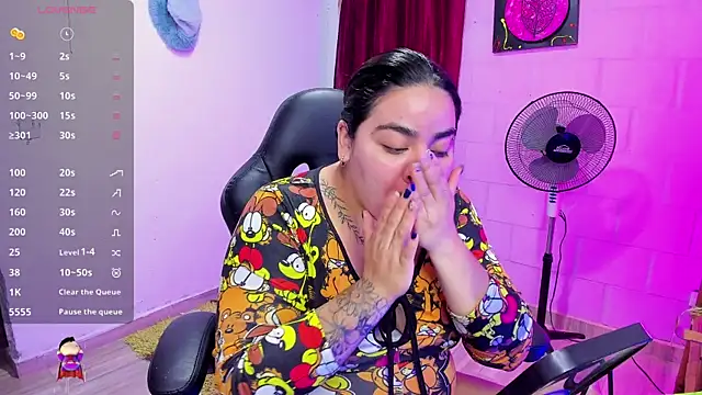 Snapshot of Sharon_hils chatting on 12-22-24, 10:28 Sharon hils online show from 12-22-24, 10:28