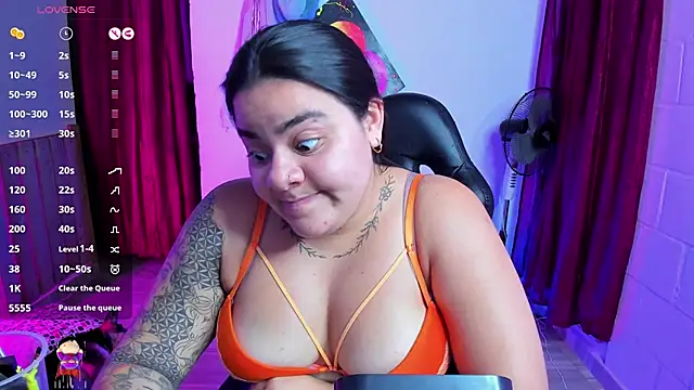 Snapshot of Sharon_hils chatting on 02-04-25, 10:24 Sharon hils online show from 02-04-25, 10:24